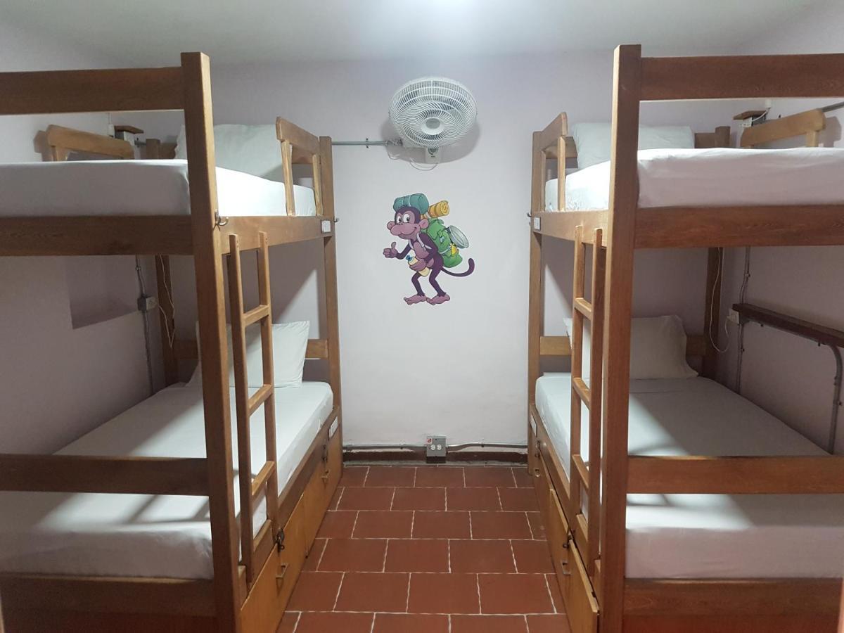 Purple Monkey Hostel Medellín Exteriör bild